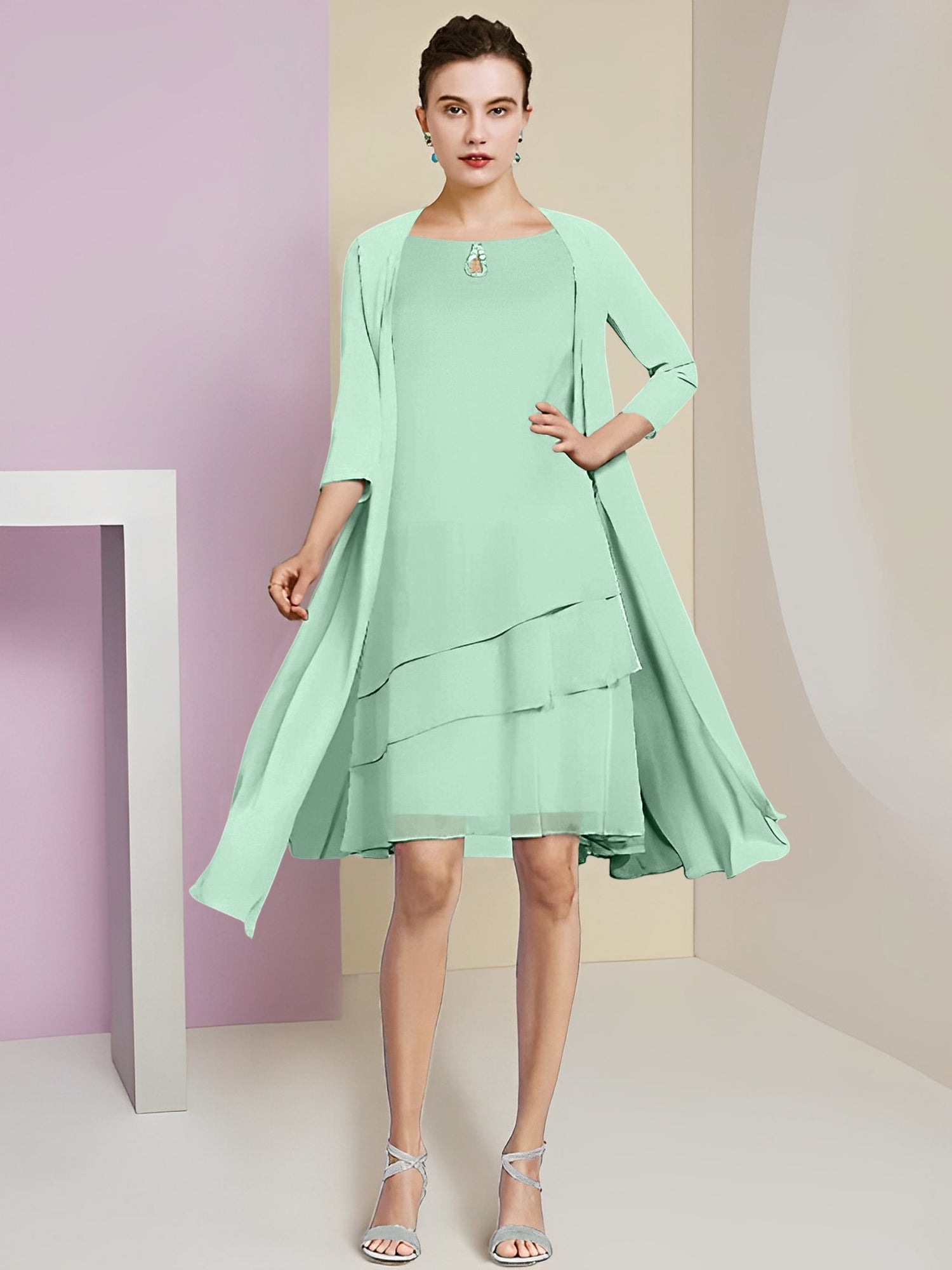 Vestidos de madre de la novia de corte A/princesa con escote joya y largo hasta la rodilla 
