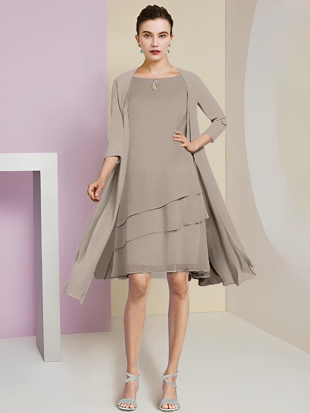 Vestidos de madre de la novia de corte A/princesa con escote joya y largo hasta la rodilla 