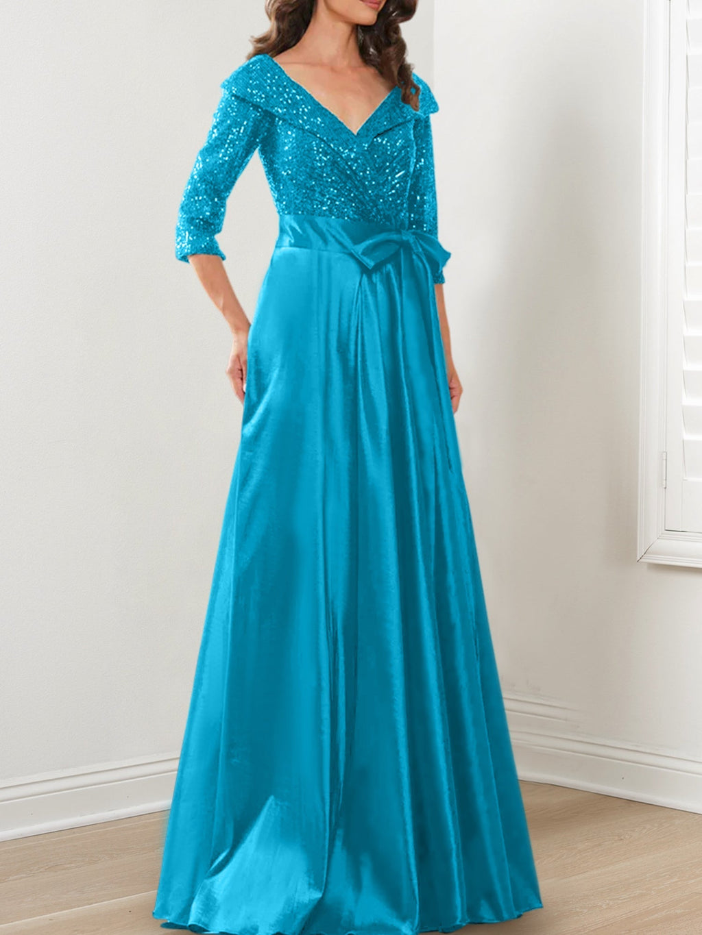 A-Linien-/Prinzessinnenkleider mit V-Ausschnitt und bodenlanger Silhouette für die Mutter der Braut 
