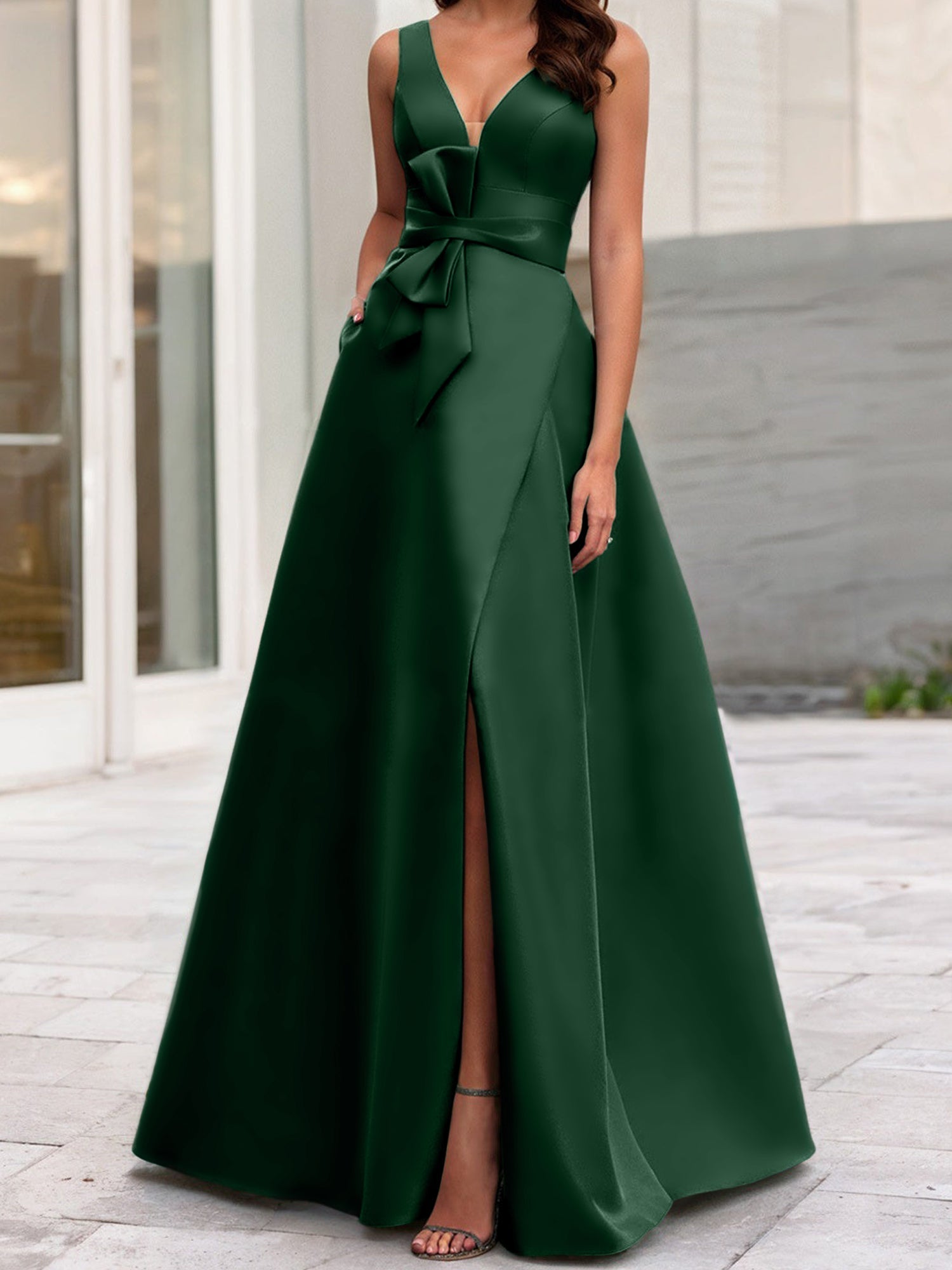 Ärmelloses A-Linien-/Prinzessinnenkleid mit V-Ausschnitt und Seitenschlitz für die Mutter der Braut 