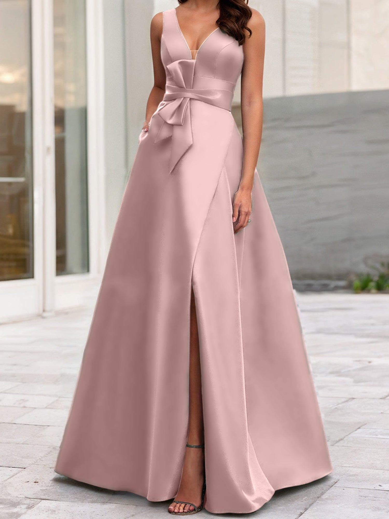 Ärmelloses A-Linien-/Prinzessinnenkleid mit V-Ausschnitt und Seitenschlitz für die Mutter der Braut 