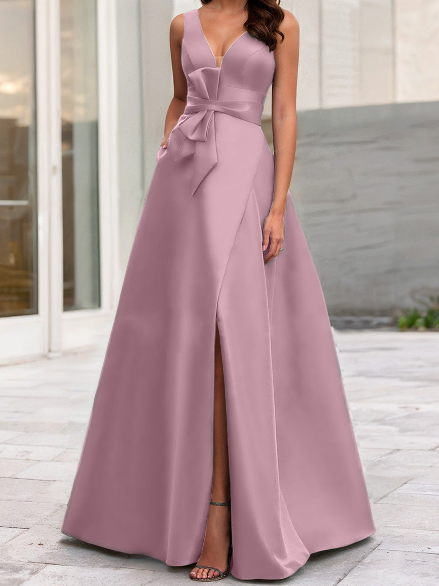 Ärmelloses A-Linien-/Prinzessinnenkleid mit V-Ausschnitt und Seitenschlitz für die Mutter der Braut 