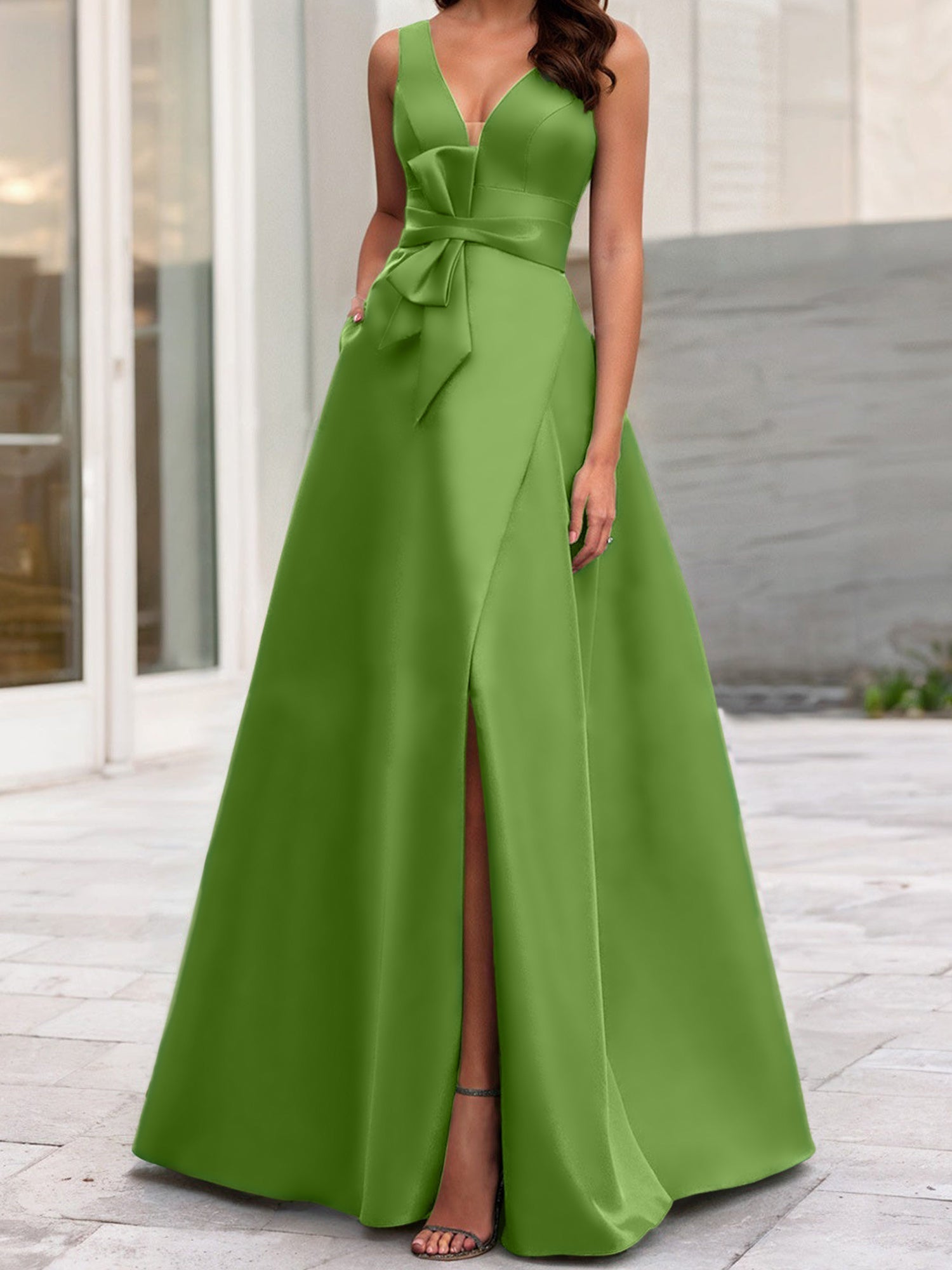 Ärmelloses A-Linien-/Prinzessinnenkleid mit V-Ausschnitt und Seitenschlitz für die Mutter der Braut 