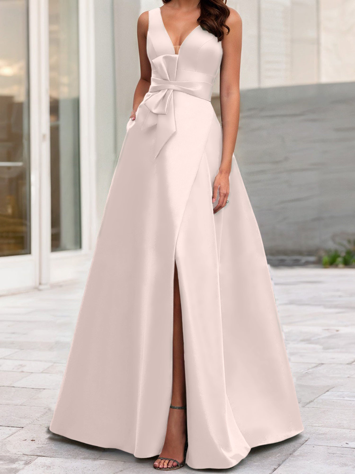 Ärmelloses A-Linien-/Prinzessinnenkleid mit V-Ausschnitt und Seitenschlitz für die Mutter der Braut 