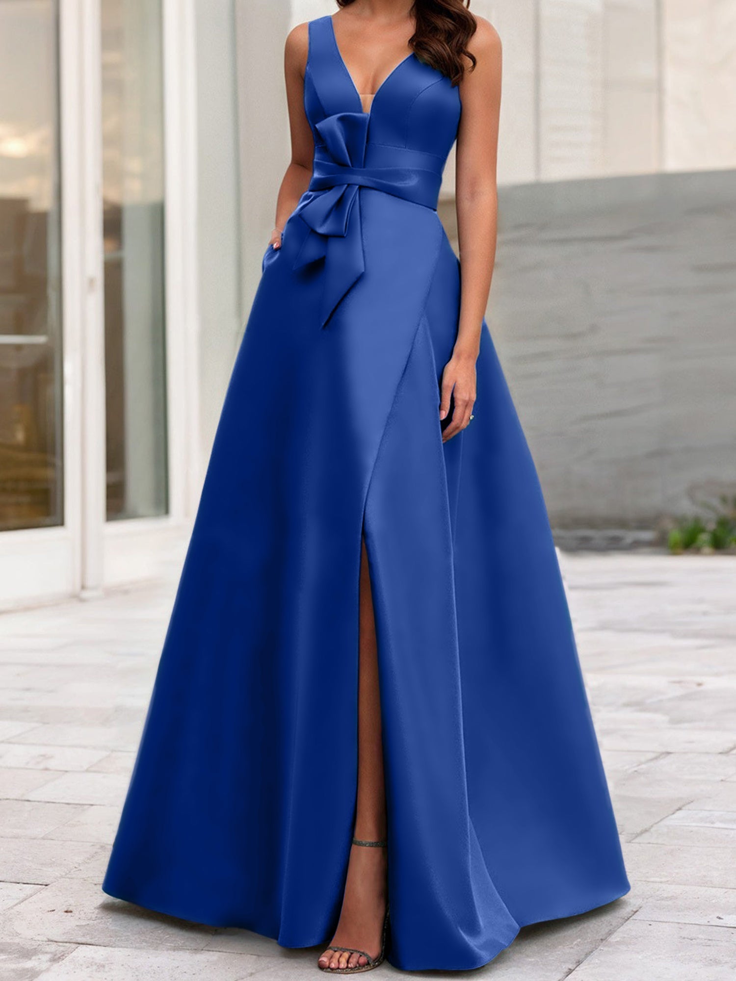 Ärmelloses A-Linien-/Prinzessinnenkleid mit V-Ausschnitt und Seitenschlitz für die Mutter der Braut 