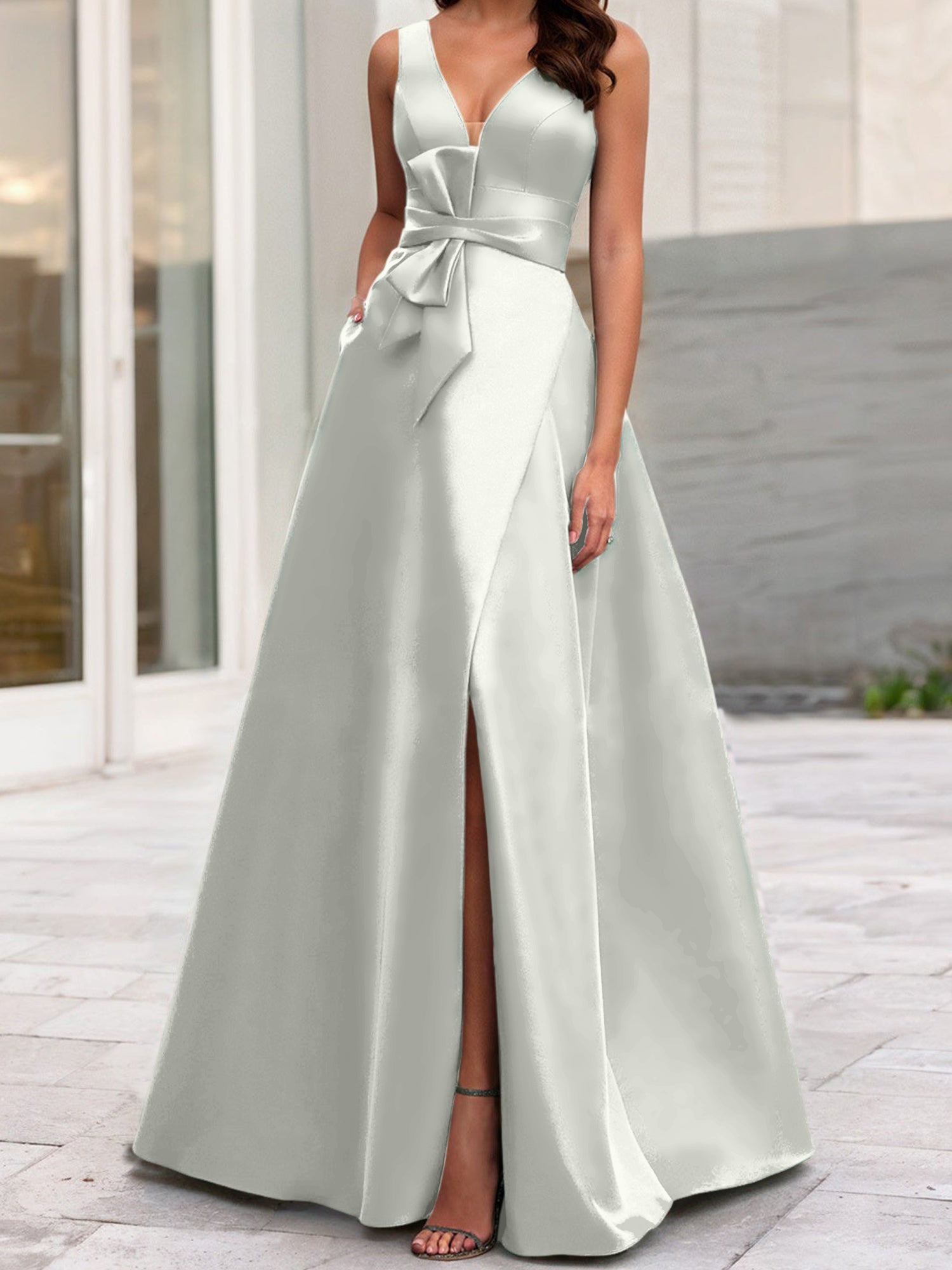 Ärmelloses A-Linien-/Prinzessinnenkleid mit V-Ausschnitt und Seitenschlitz für die Mutter der Braut 