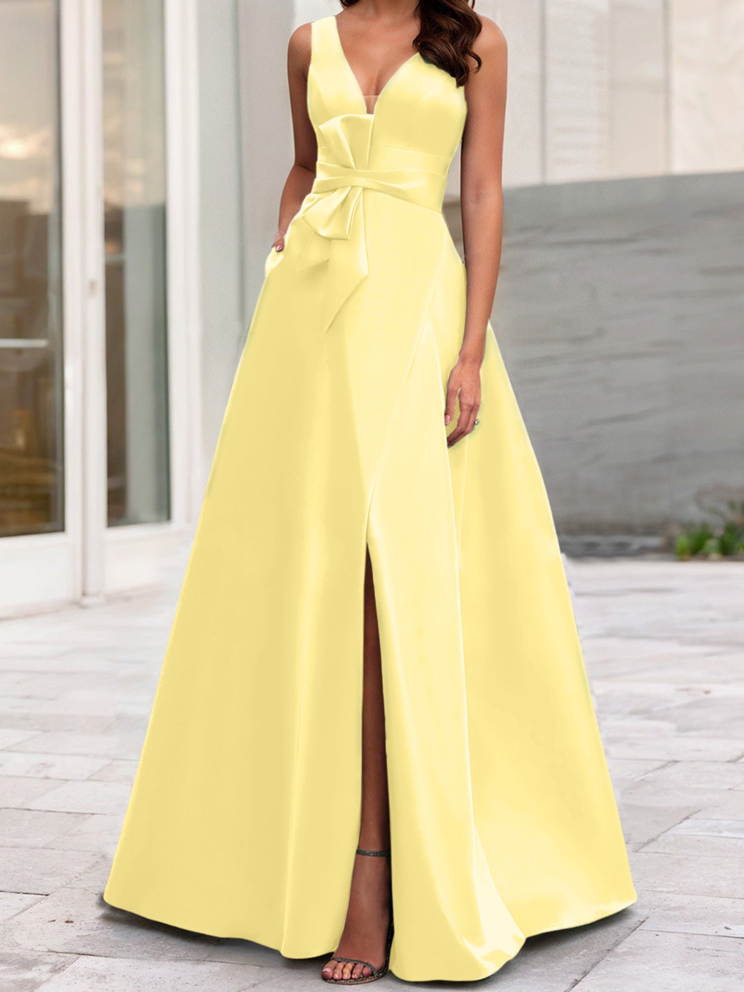 Ärmelloses A-Linien-/Prinzessinnenkleid mit V-Ausschnitt und Seitenschlitz für die Mutter der Braut 