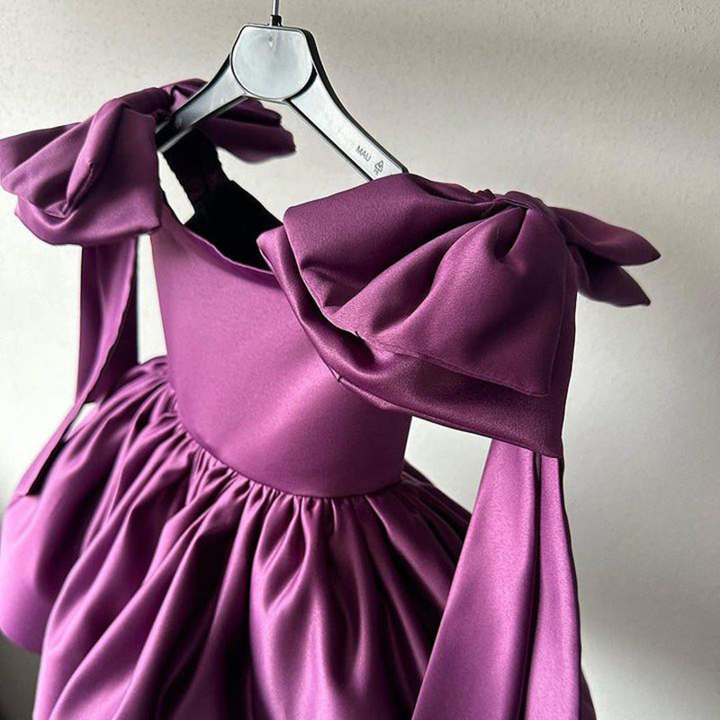 Precioso vestido de bautismo para niña con lazo y vestido de princesa para primera comunión. 