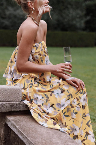 Süßes und charmantes bedrucktes trägerloses Maxikleid mit Rüschen 