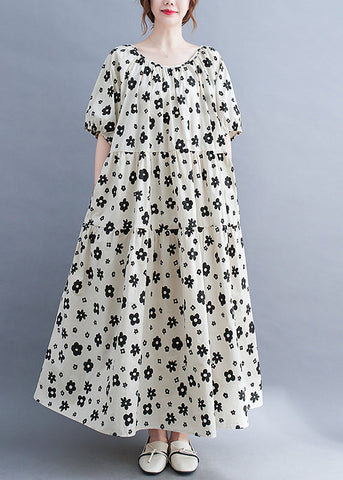 Vestido playero blanco de talla grande con cuello redondo, estampado floral arrugado y manga corta 