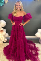 Vestido formal largo con volantes, sin tirantes y mangas abullonadas