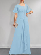 A-Linien-Kleid aus Chiffon in Bodenlänge mit asymmetrischem Schnitt, plissiert und mit Pailletten und Perlenstickerei