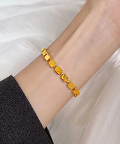 Hermosa pulsera de acero inoxidable dorado con cadena de hueso de serpiente y forma de corazón. 
