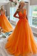 Vestido de fiesta largo de tul con escote en V y apliques en forma de A