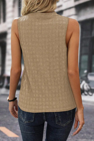 elegante camiseta francesa de tirantes con entramado beige 