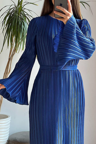 Victoria Maxikleid mit plissierten Glockenärmeln und Schnürung hinten 