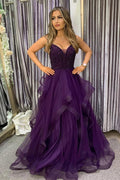 Dunkelviolettes, langes A-Linien-Abendkleid mit Spaghettiträgern und Perlenstickerei