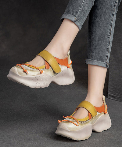 Zapatos casuales de plataforma amarilla de piel de vaca con hebilla y tacón alto de cuña 