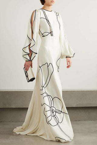 Vestido largo de satén con estampado floral y volantes 