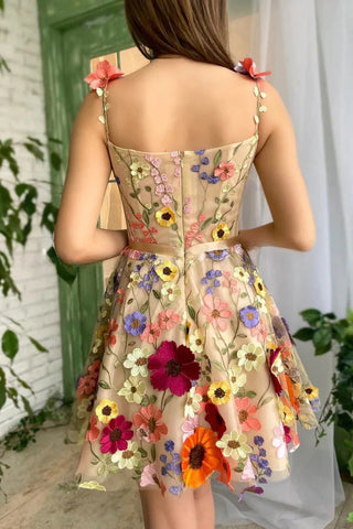 Minivestido de fiesta con apliques florales bordados como un hada 