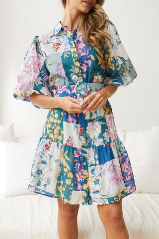 Vestidos bohemios florales con cinturón y cuello vuelto en forma de A 
