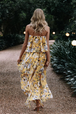 Süßes und charmantes bedrucktes trägerloses Maxikleid mit Rüschen 