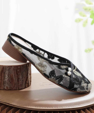 Zapatillas blancas con bordado de malla transpirable y calada 