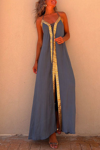 Vestido largo camisola Meridress con escote en V, espalda descubierta y lentejuelas con aberturas detalladas
