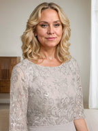 A-Linien-Kleid aus Chiffon mit Rundhalsausschnitt und knielangem Schnitt – das perfekte Kleid für die Mutter der Braut