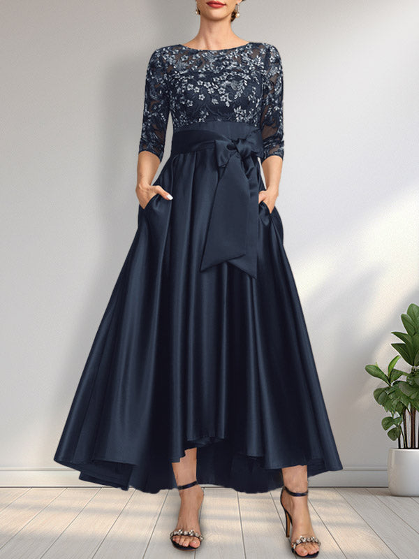 A-Linien-Kleid mit asymmetrischem Ausschnitt, Illusion-Effekt, Satinspitze und Schleife für die Mutter der Braut