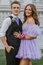 Ein schulterfreies Tüllkleid für den Homecoming-Ball