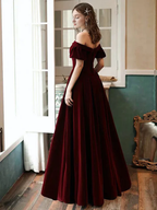 Vestido de fiesta largo sencillo de terciopelo con hombros descubiertos y corte princesa en A para dama de honor.