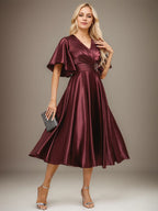 A-Linien-Kleid aus Stretch-Satin mit V-Ausschnitt, Teelänge, Perlenstickerei und Falten für die Mutter der Braut 
