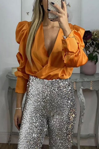 Perfectly Adored – Satinbluse mit überkreuztem Ausschnitt und Puffärmeln 