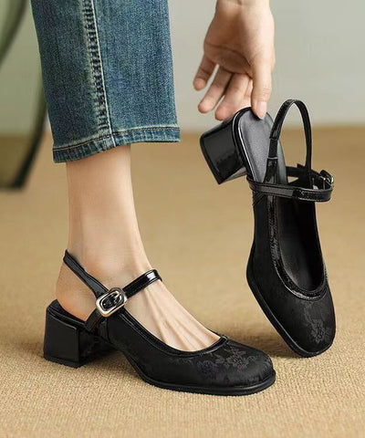 Sandalias originales de tacón grueso con tiras y hebilla en beige 