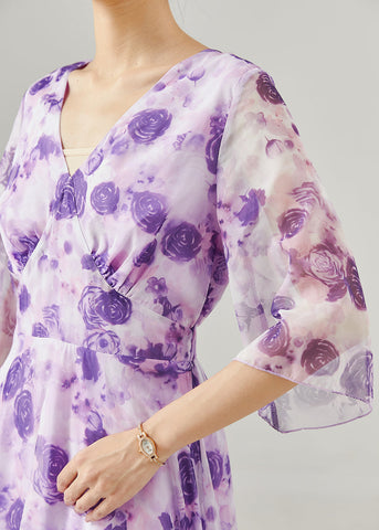 Hermoso vestido de verano de gasa con dobladillo extra grande y estampado floral morado 