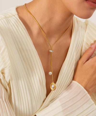 Collar único con colgante asimétrico de borla de perla de acero inoxidable dorado 