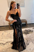 Meerjungfrauen-Abendkleid aus Spitze, trägerlos und mit Schlitz