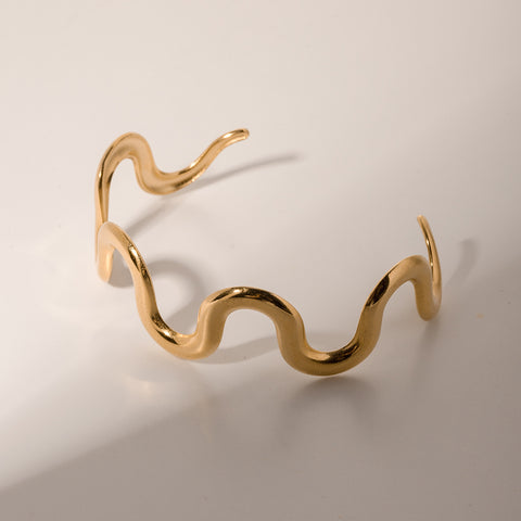 Gewelltes offenes Armband 