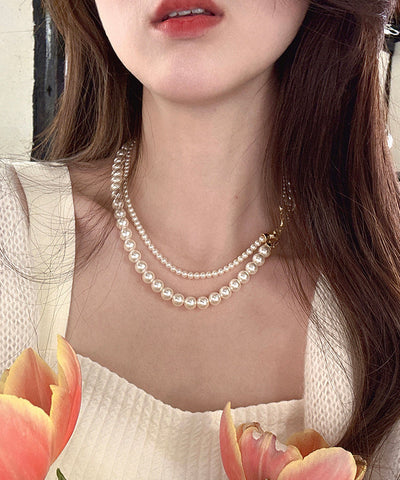 Elegante collar de perlas de doble capa de aleación de metal blanco 