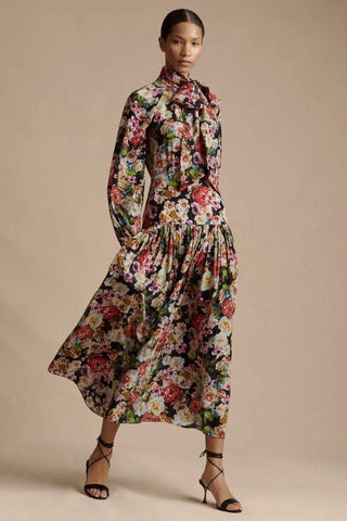 Vestido midi con cuello alto y estampado floral 