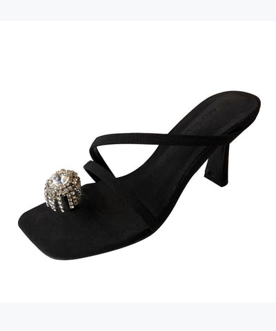 Zapatillas negras de tacón alto de piel sintética con elegantes detalles de circonitas 