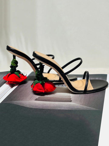 Sandalias con tiras y tacones rosas 