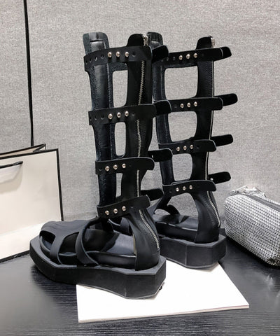 Modische schwarze Plateaustiefel mit ausgehöhlten Nieten und Reißverschluss 