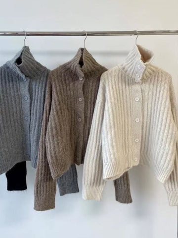 Pullover mit hohem Kragen 
