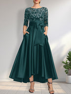 A-Linien-Kleid mit asymmetrischem Ausschnitt, Illusion-Effekt, Satinspitze und Schleife für die Mutter der Braut