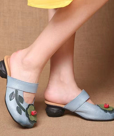 Retro-Sandalen aus dickem Rindsleder mit Blumenmuster in Blau 