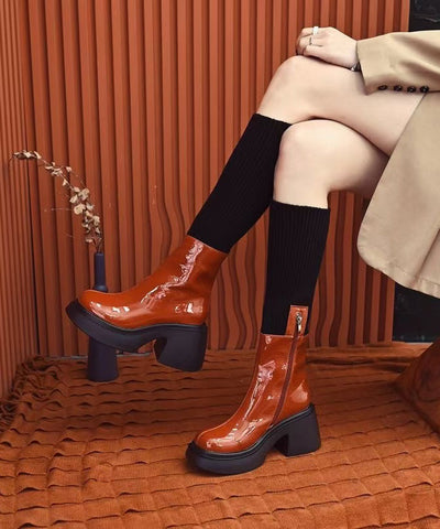 Nuevas botas de tacón grueso con empalme de piel sintética en color naranja 