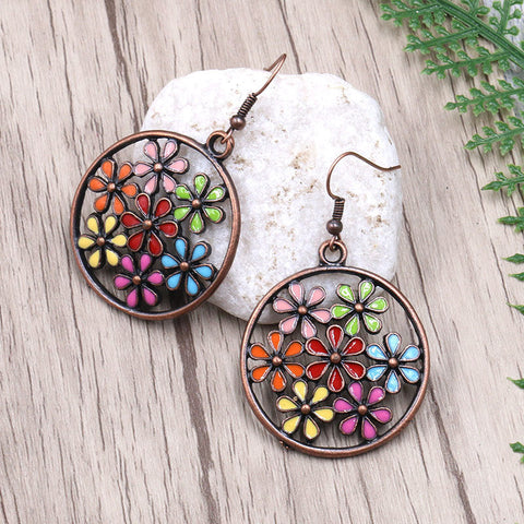 Pendientes de flores recortadas redondas de moda 