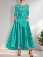 A-Linien-Kleid mit asymmetrischem Ausschnitt, Illusion-Effekt, Satinspitze und Schleife für die Mutter der Braut